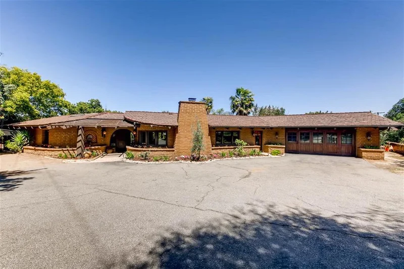 1050 Park Hill Lane, Escondido, CA 92025
