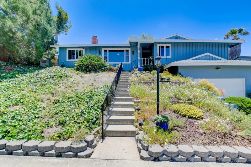 10033 Del Rio Rd, Spring Valley, CA 91977