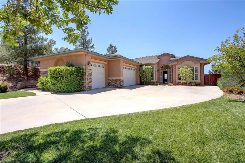 8994 Blackhorse Dr, Santee, CA 92071