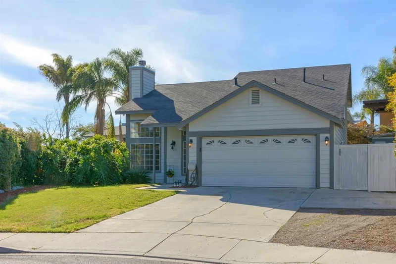 1010 El Vallecito, Vista, CA 92083
