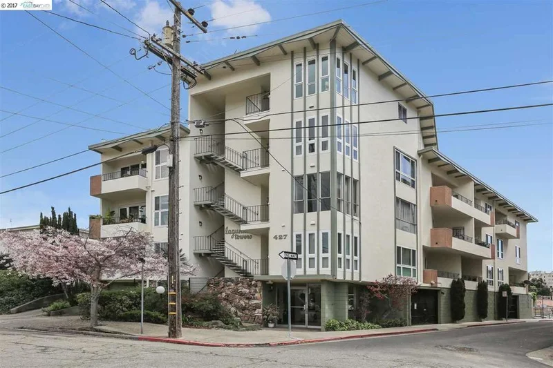 427 Lagunitas Ave #401, Oakland, CA 94610