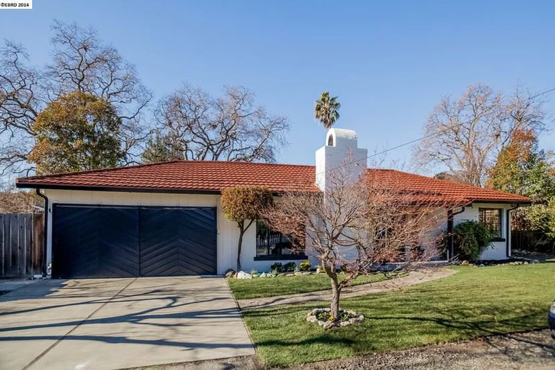 1009 Willow Dr, Lafayette, CA 94549-4633