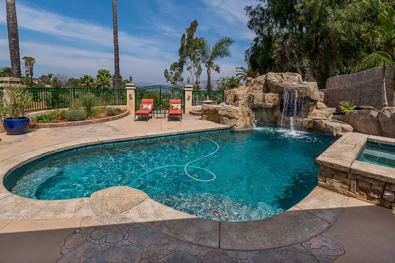 8663 Gardena Rd, Lakeside, CA 92040