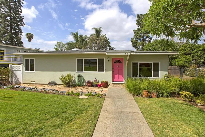 851 Hickory St., Escondido, CA 92025