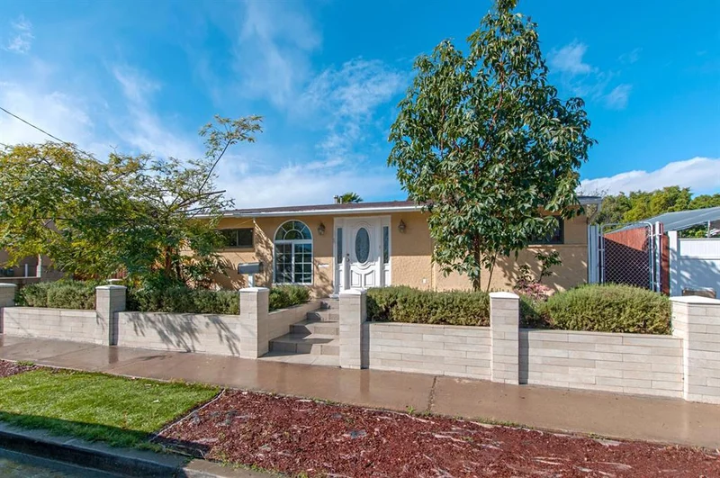 858 Sunnyside Ave, San Diego, CA 92114