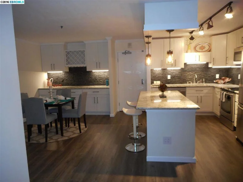 555 Pierce St #906, Albany, CA 94706