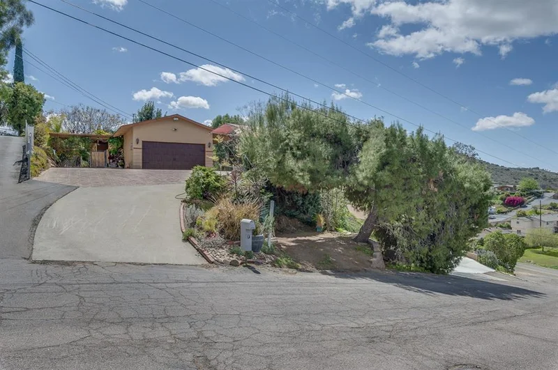9121 Hillman Way, Lakeside, CA 92040