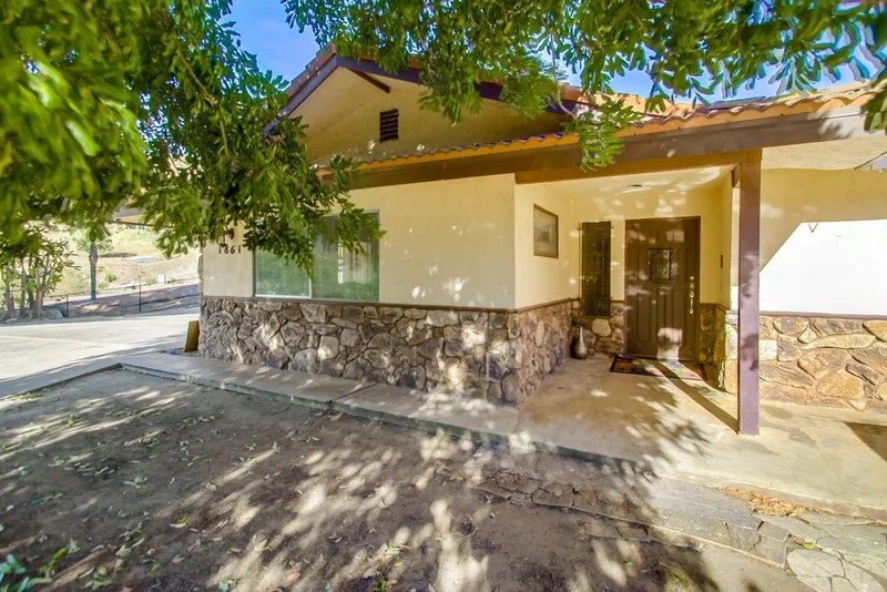 1861 Vista De La Montana, El Cajon, CA 92019