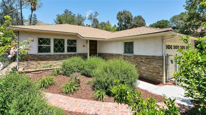 7823 Ellenbogen, Sunland, CA 91040