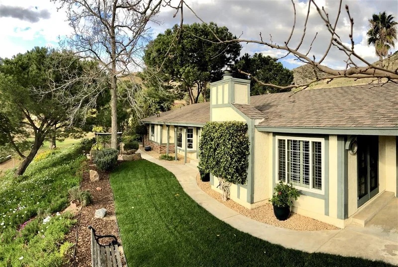 1875 Vista De La Montana, El Cajon, CA 92019