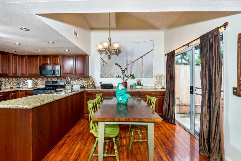 1130 Sumner Ave #Apt L, El Cajon, CA 92021