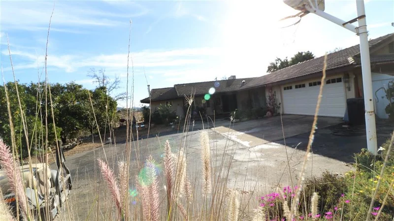 9076 W Lilac Rd, Escondido, CA 92026