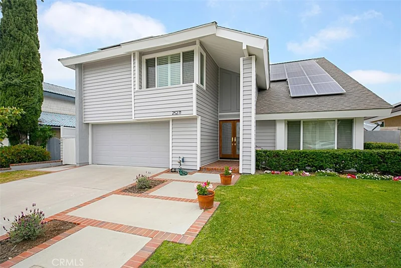 25271 Linda Vista, Laguna Hills, CA 92653