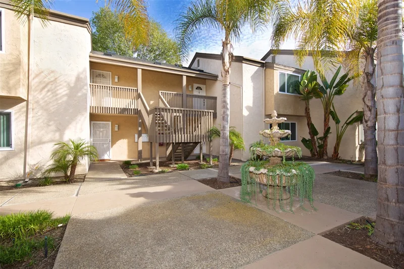 8570 Via Mallorca #F, La Jolla, CA 92037