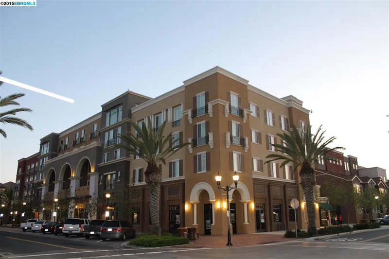 88 6th St #205, Pittsburg, CA 94565