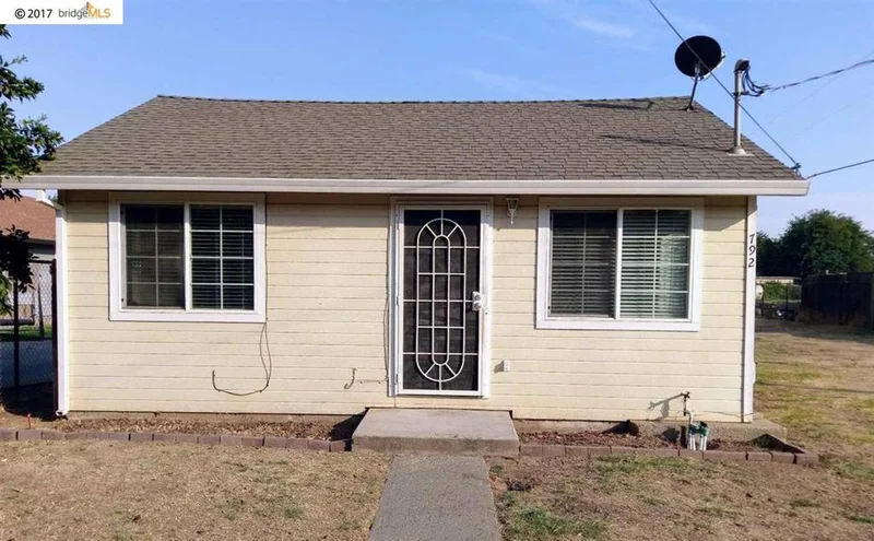 792 Almond Ave, Olivehurst, CA 95961