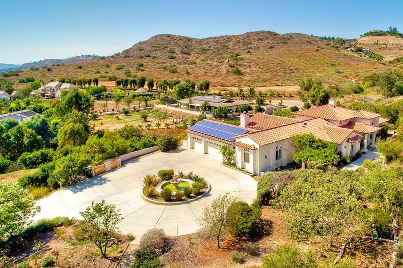 29757 Nella Ln, Vista, CA 92084