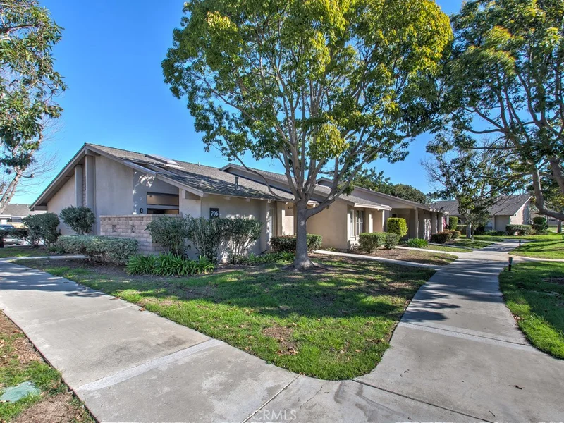 8566 Fallbrook #705A, Huntington Beach, CA 92646