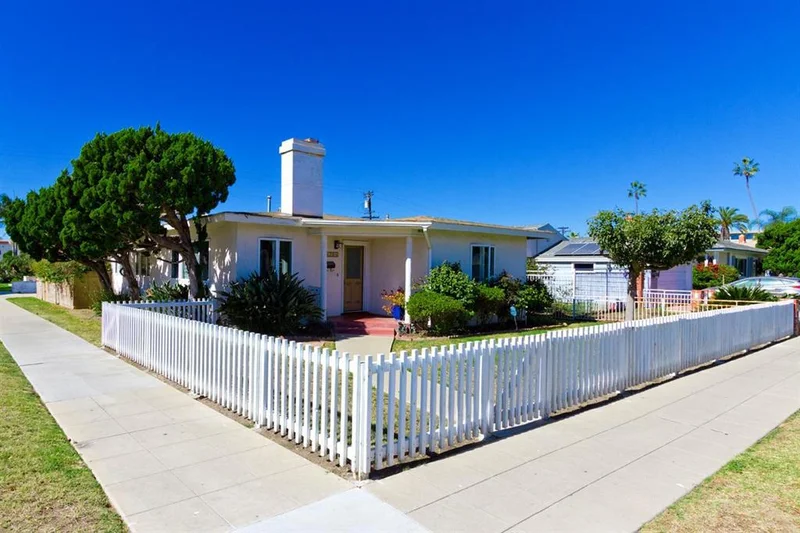 4204 Bayard St, San Diego, CA 92109