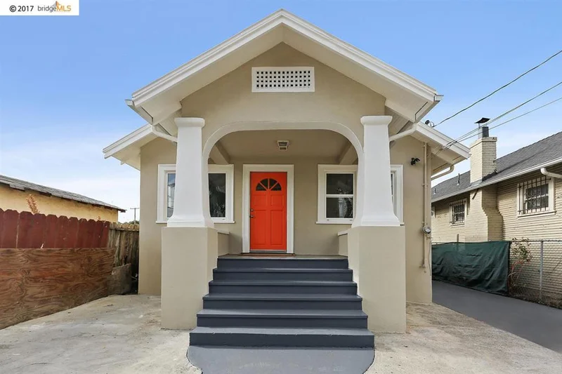 8521 Dowling St, Oakland, CA 94605