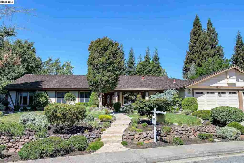 1005 Pleasant Oaks Dr, Pleasant Hill, CA 94523-2569
