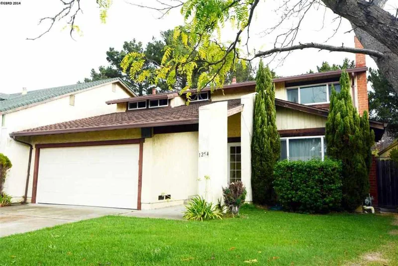 1254 Greenway Dr, Richmond, CA 94803-1210