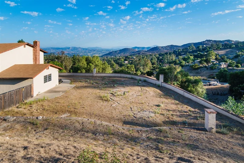 11464 Crazy Horse Drive, Lakeside, CA 92040