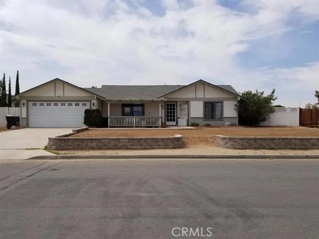 11668 Hollyvale, Victorville, CA 92392