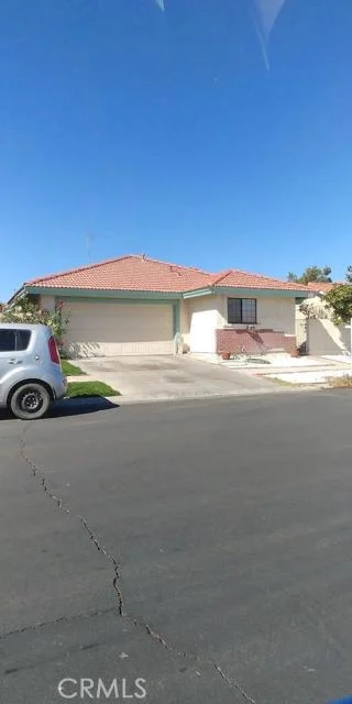 12262 Merrod, Victorville, CA 92395