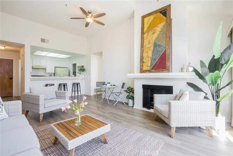 2559 Plaza Del Amo #312, Torrance, CA 90503
