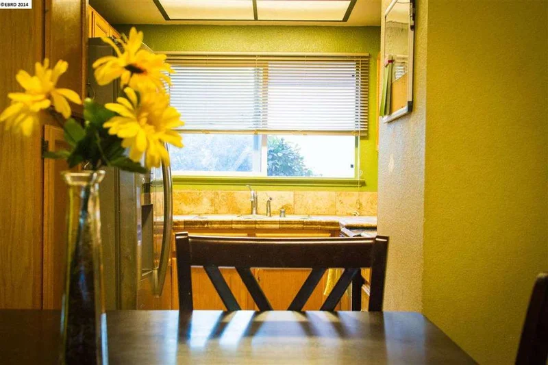 10401 Shaw St #504, Oakland, CA 94605-5119