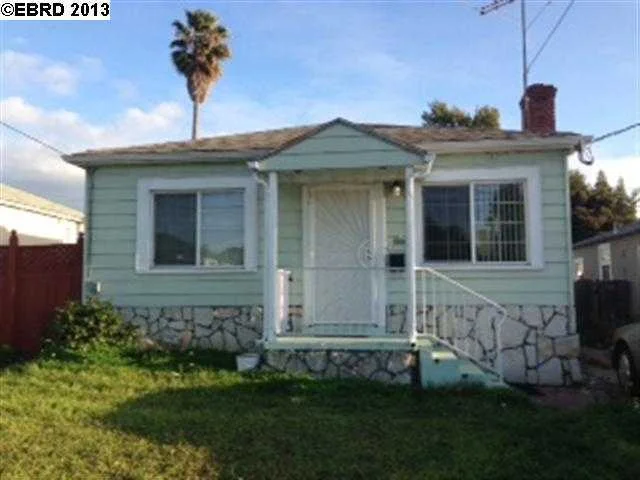 2744 106th Ave, Oakland, CA 94605-5210