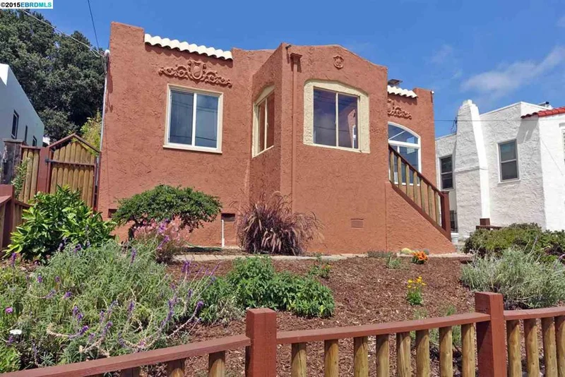 6152 Mauritania, Oakland, CA 94605