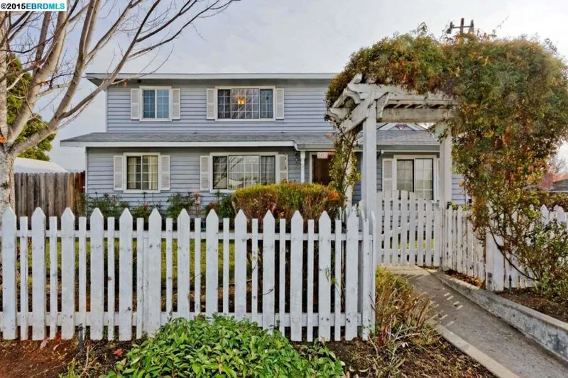 2687 Grove Way, Castro Valley, CA 94546-7241