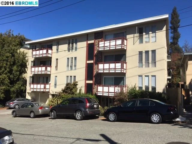 10 Moss Avenue #12, Oakland, CA 94610