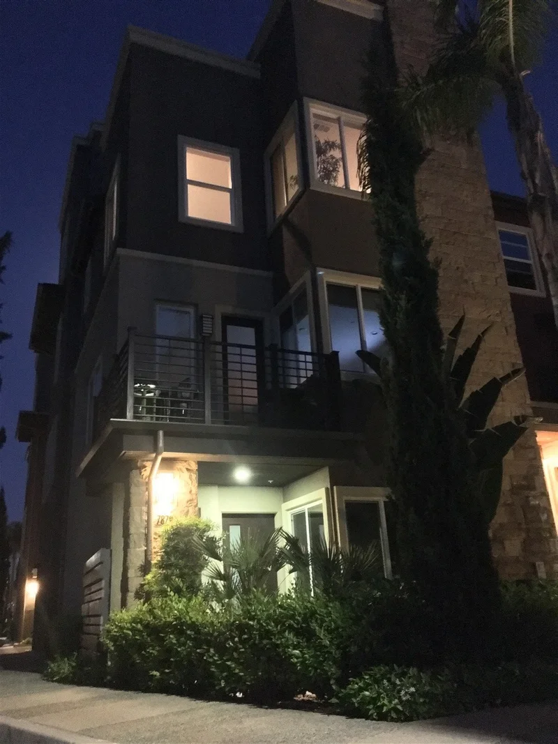 7879 Modern Oasis Dr, San Diego, CA 92108