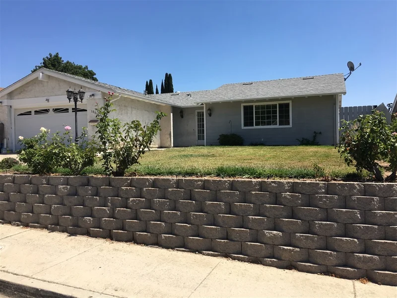 10035 Via Leslie, Santee, CA 92071