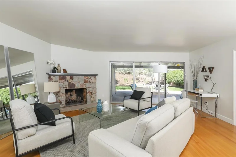 6160 Arno Dr., San Diego, CA 92120