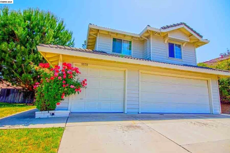 5570 Country View Dr, Richmond, CA 94803-7302
