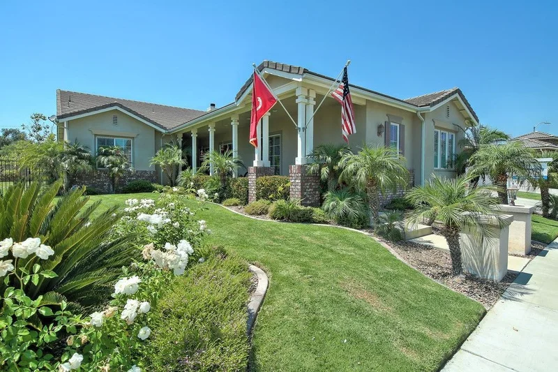 2569 Douglaston Gln, Escondido, CA 92026