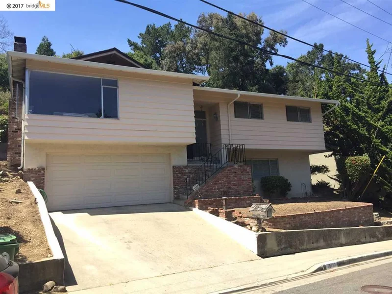 10130 Sigourney Ave, Oakland, CA 94605