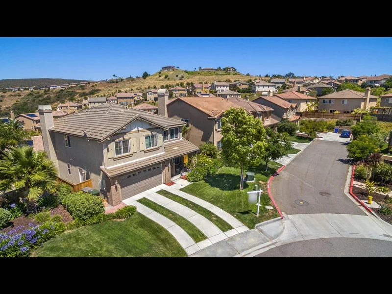 892 Via La Venta, San Marcos, CA 92069