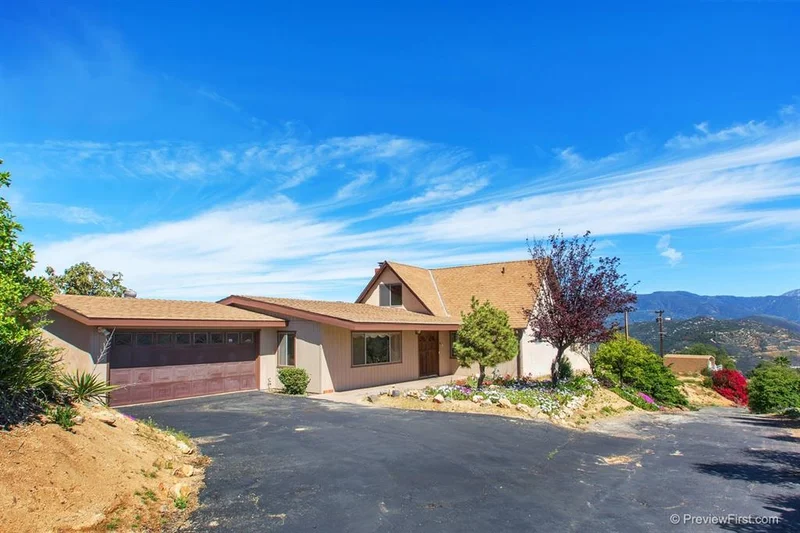 907 Rainbow Crest Rd, Fallbrook, CA 92028