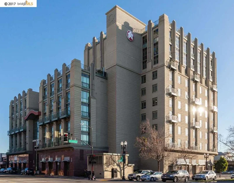 423 7th Street #815, Oakland, CA 94607