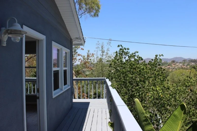 885 Phillips St, Vista, CA 92083