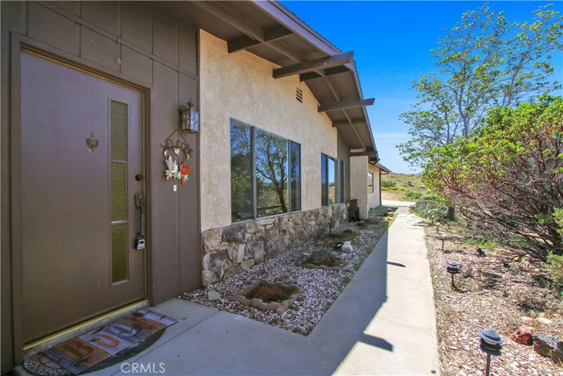 4504 Avenue V5, Palmdale, CA 93552
