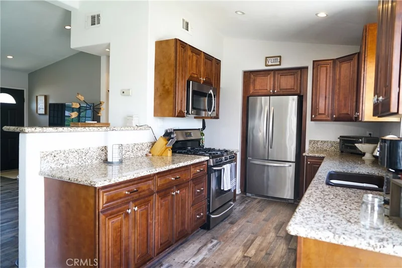 425 Monterey, Corona, CA 92882