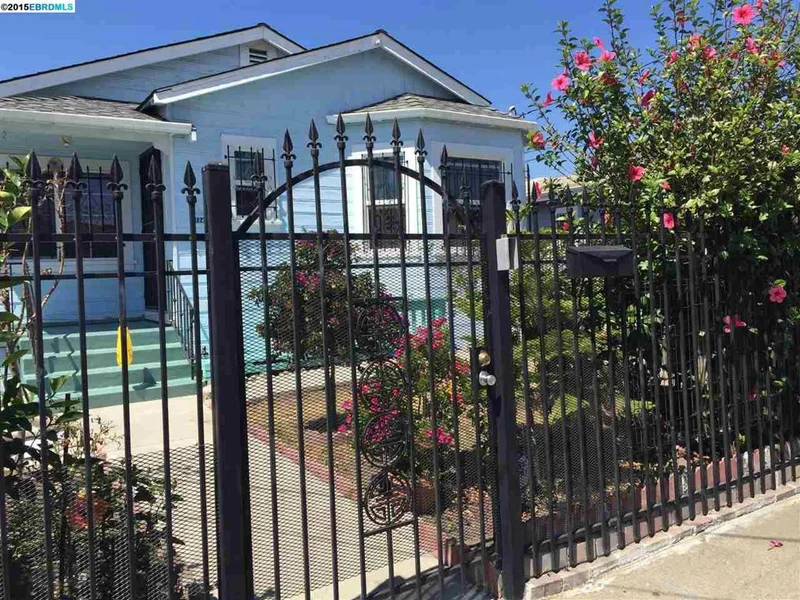 1245 Seminary Ave, Oakland, CA 94621