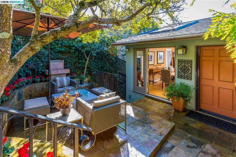 9130 Skyline Blvd, Oakland, CA 94611