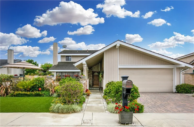 8822 Midbury, Huntington Beach, CA 92646